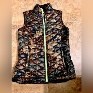 The North Face thermoball puffer vest camo small